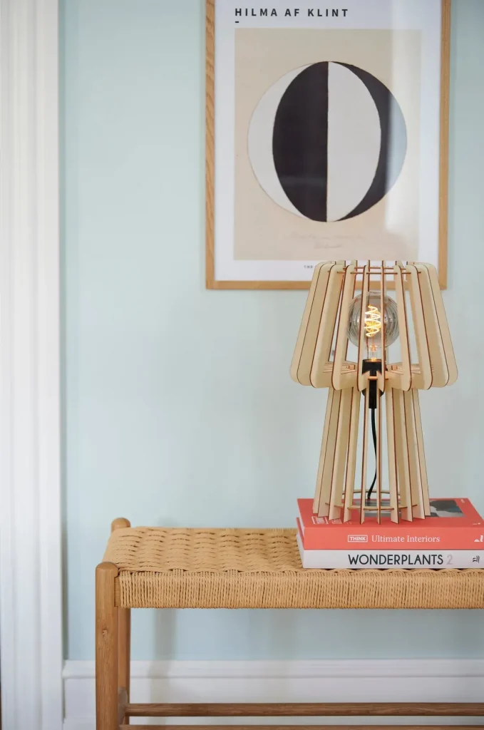 Настольная декоративная лампа как элемент интерьера