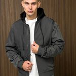 Чи залежить вибір жіночої стильної куртки від Fashion-ua від віку?
